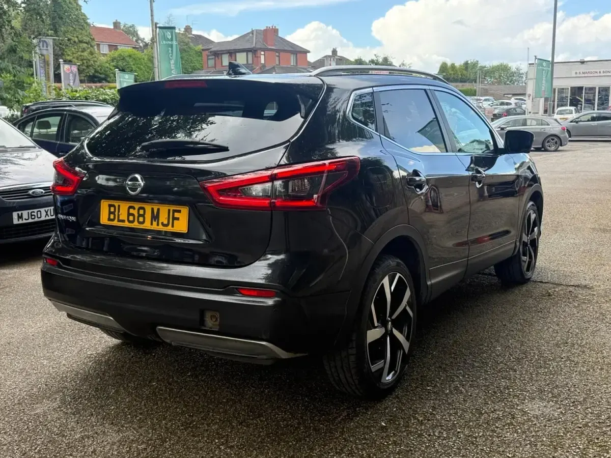 Used Nissan Qashqai Tekna 113 HP (83 kW) 2018 Black SUV