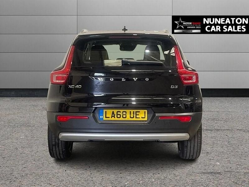 Usado Volvo XC40 Momentum 150 HP (110 kW) 2019 Preto SUV