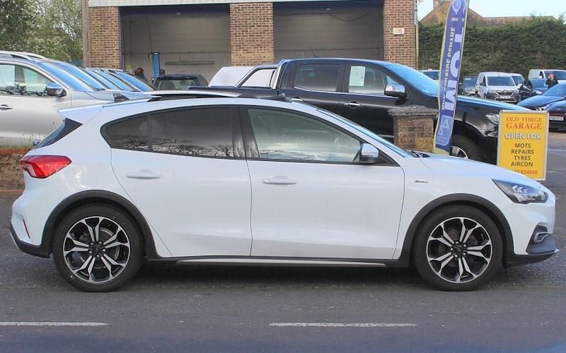 Begagnad Ford Focus Active X 120 HK (88 kW) 2020 Vit Halvkombi