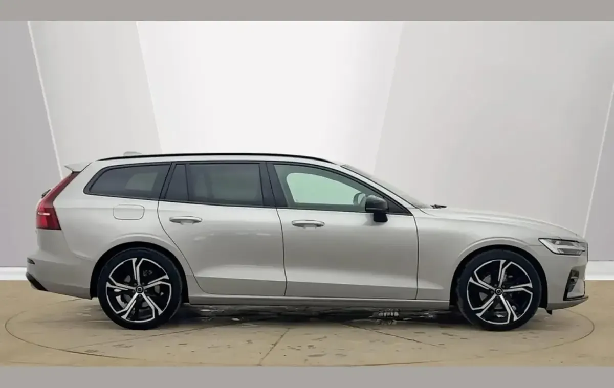 Used Volvo V60 Plus 194 HP (142 kW) 2025 Silver Estate