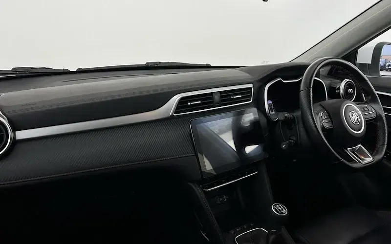 Usado MG ZS Exclusive 106 HP (77 kW) 2023 Sedan