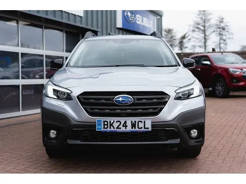 Używany Subaru Outback 169 KM (124 kW) 2024 Srebrny Kombi