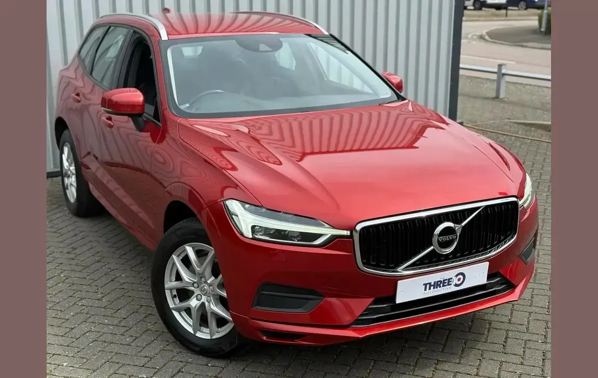 Used Volvo XC60 Momentum 194 HP (142 kW) 2020 Red SUV