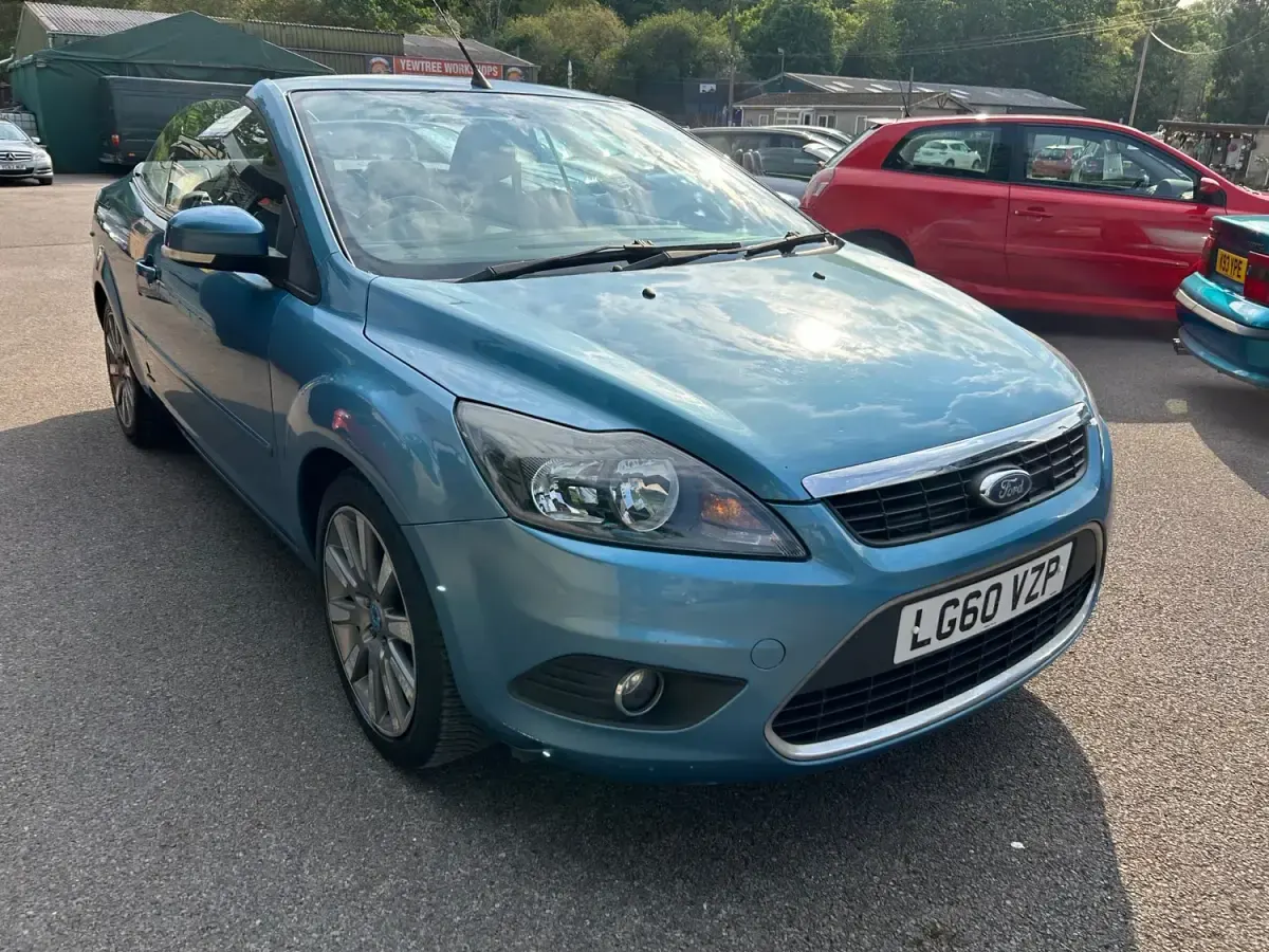 Usado Ford Focus Cabriolet Convertible 143 HP (105 kW) 2010 Azul Cabrios