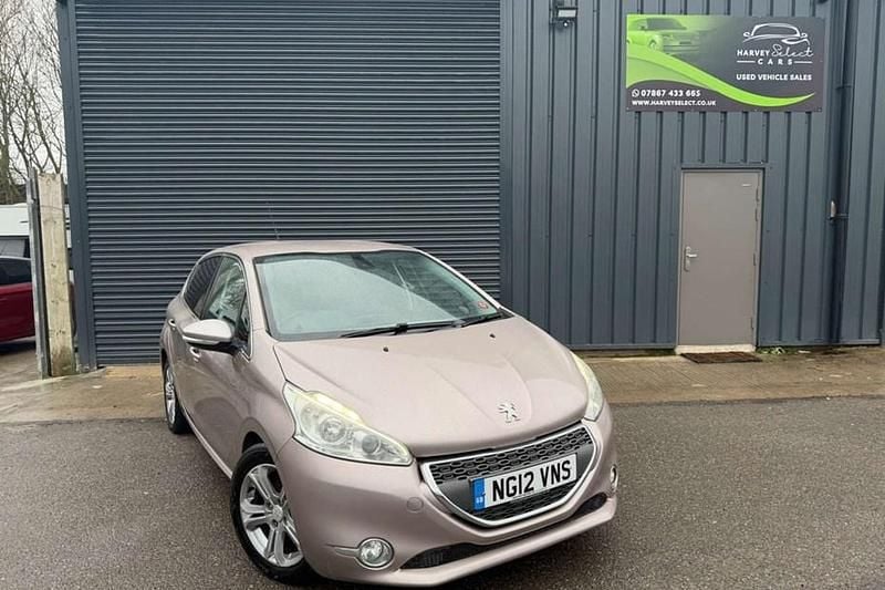 Second-hand Peugeot 208 Allure 2012 Roz Hatchback