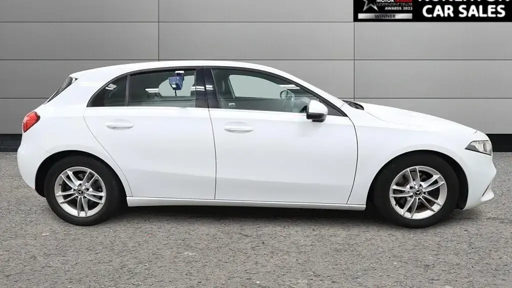 Used Mercedes A180 SE 136 HP (100 kW) 2020 White Hatchback