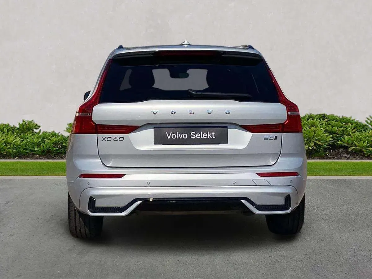 Used Volvo XC60 Ultra 250 HP (183 kW) 2025 Silver SUV