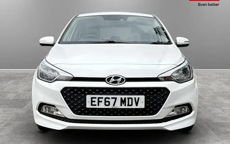 Used Hyundai i20 SE 84 HP (61 kW) 2017 White Hatchback