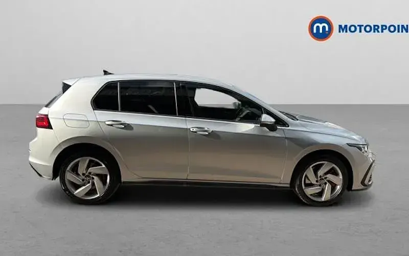 Usado VW Golf VIII GTE 245 CV (180 kW) 2024 Plateado Utilitario