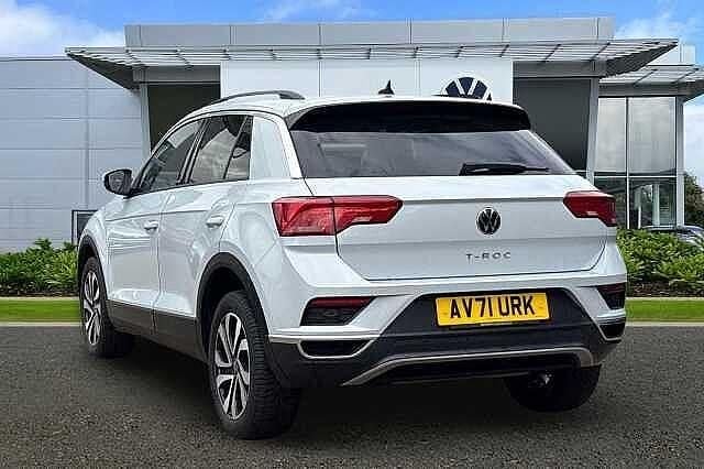 Used VW T-Roc Active 110 HP (80 kW) 2022 White silver SUV