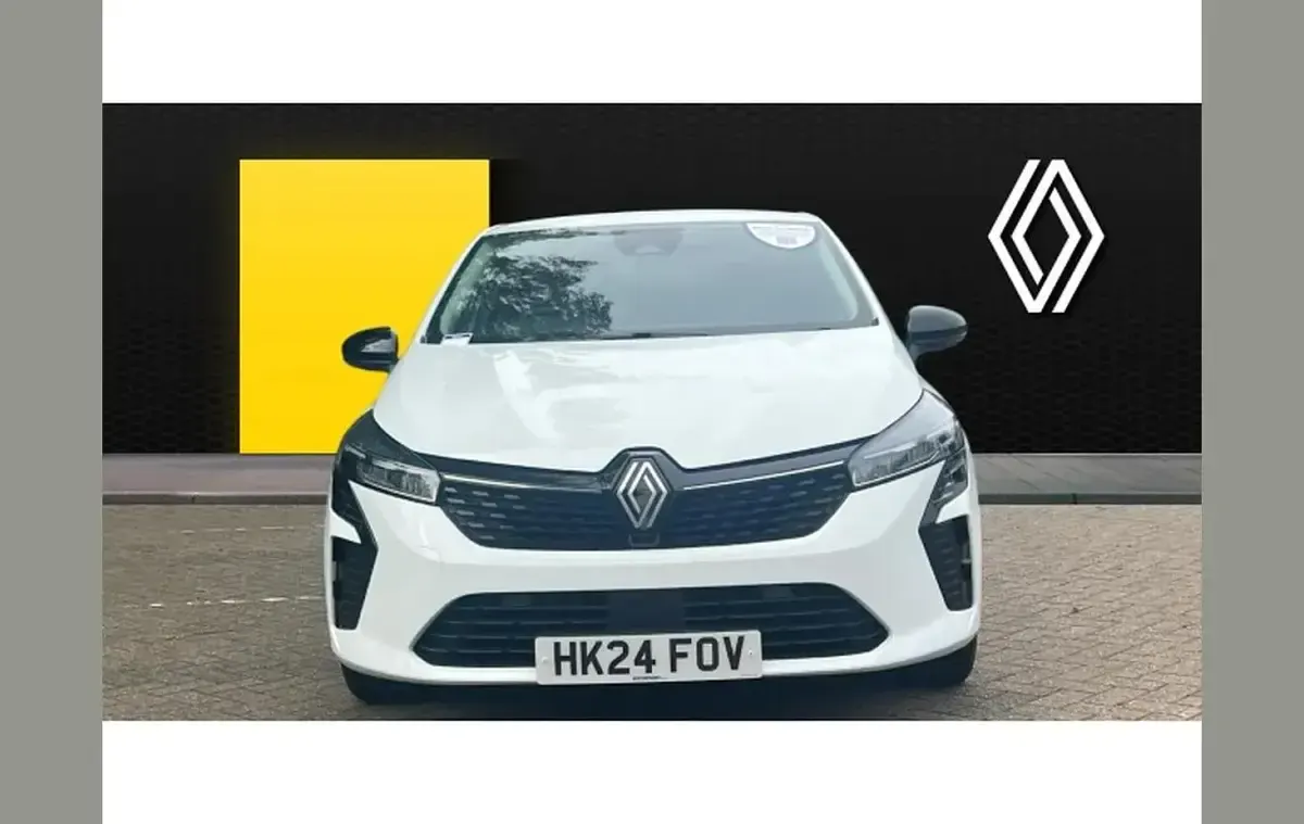 Used Renault Clio V Evolution 140 HP (102 kW) 2024 White Hatchback