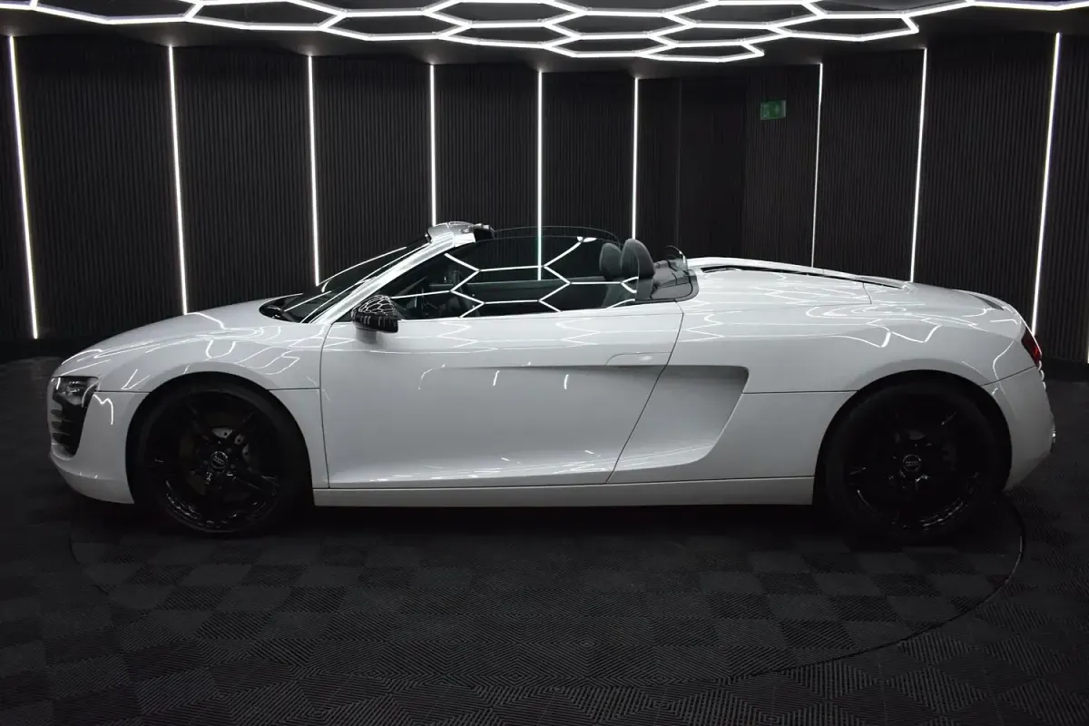 Used Audi R8 Spyder 430 HP (316 kW) 2011 White Cabriolet