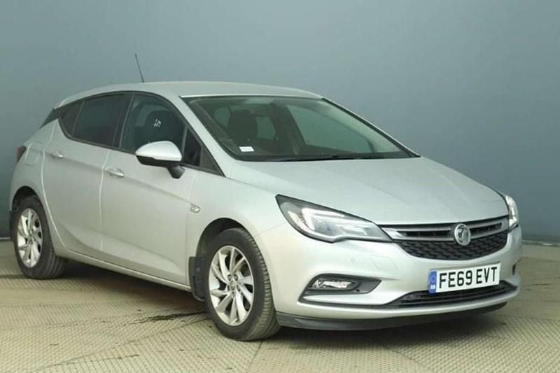 Second-hand Vauxhall Astra Design Edition 110 CP (80 kW) 2019 Argintiu Hatchback