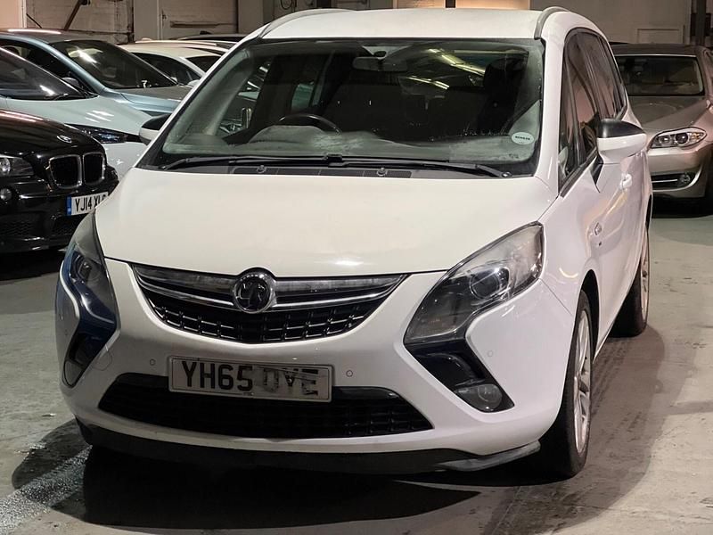 Used Vauxhall Zafira Tourer SRi 136 HP (100 kW) 2015 White MPV