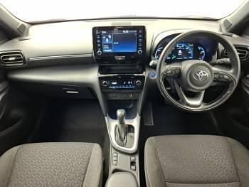 Used Toyota Yaris Hybrid Design 116 HP (85 kW) 2023 White Estate