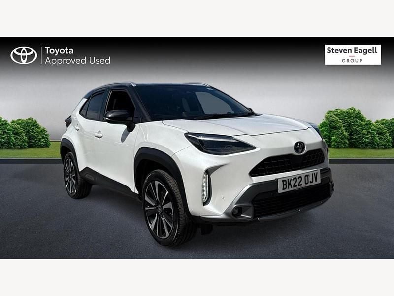 White/black Used 2022 Toyota Yaris Hybrid Edition Hatchback | £20,897 - Image 1/3