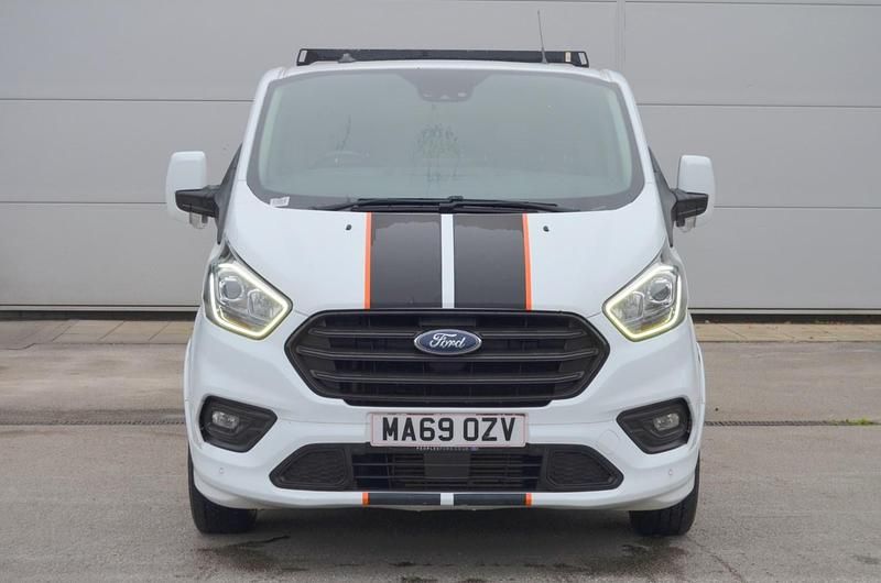 Used Ford Transit Custom Sport 185 HP (136 kW) 2019 White Van