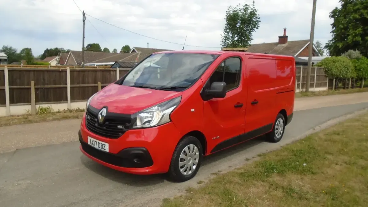 Used Renault Trafic Business 2017 Red MPV