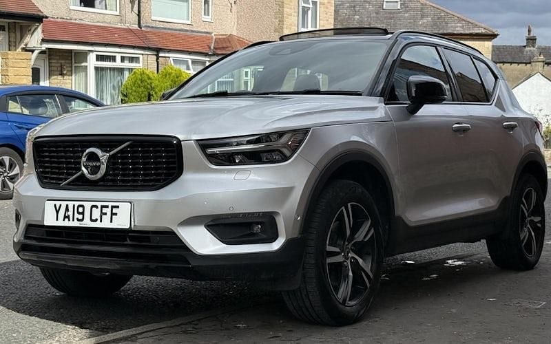 Used Volvo XC40 R-Design 247 HP (181 kW) 2019 Silver SUV
