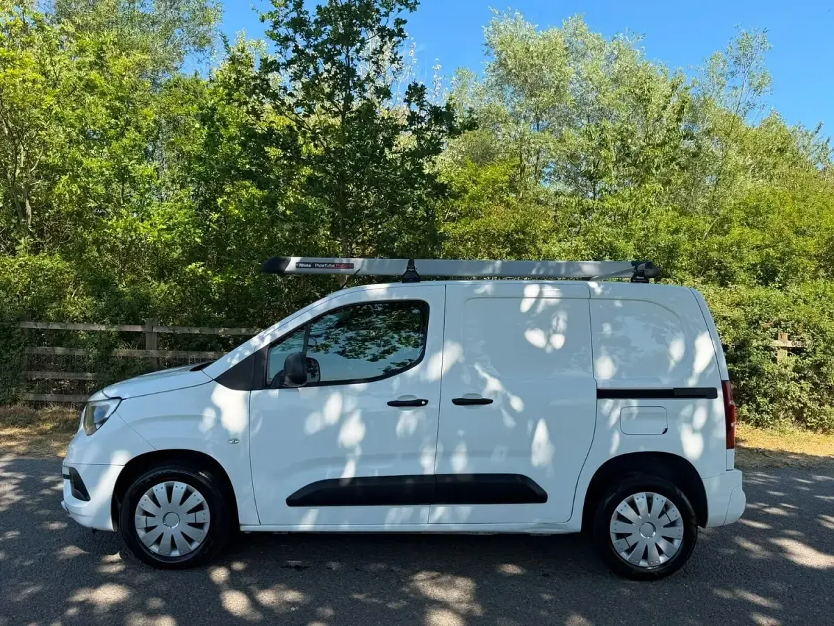 Used Vauxhall Combo Sportive 100 HP (73 kW) 2020 White MPV