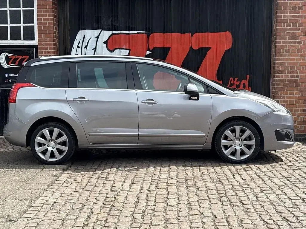 Used Peugeot 5008 Allure 120 HP (88 kW) 2015 Grey MPV