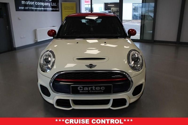 Used Mini John Cooper Works Hatch 231 HP (169 kW) 2017 White Hatchback