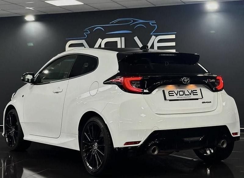 Used Toyota Yaris 272 HP (200 kW) 2021 White Hatchback