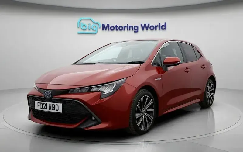 Used Toyota Corolla Design 122 HP (89 kW) 2021 Red Hatchback