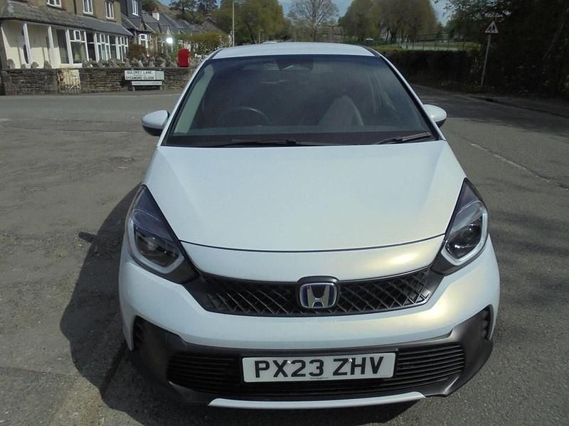 Used Honda Jazz Advance 2023 White Hatchback