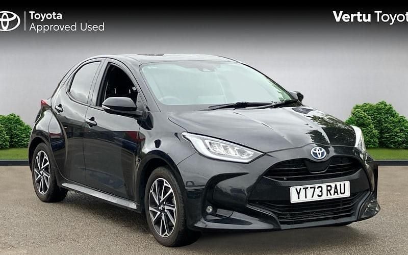 Used 2025 Toyota Yaris Hybrid Design Hatchback | £17,745 (Super price) - Image 1/4