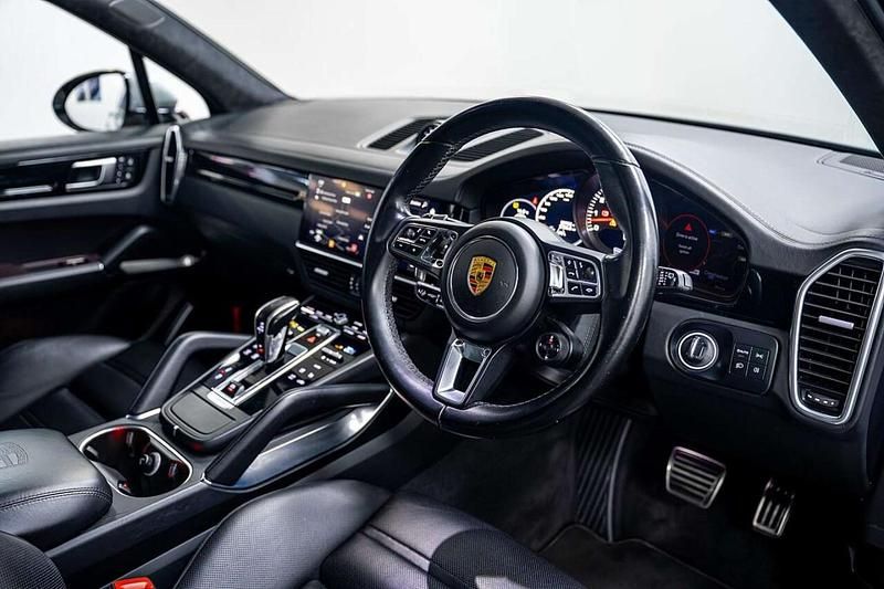 Used Porsche Cayenne Turbo 550 HP (404 kW) 2021 Black SUV