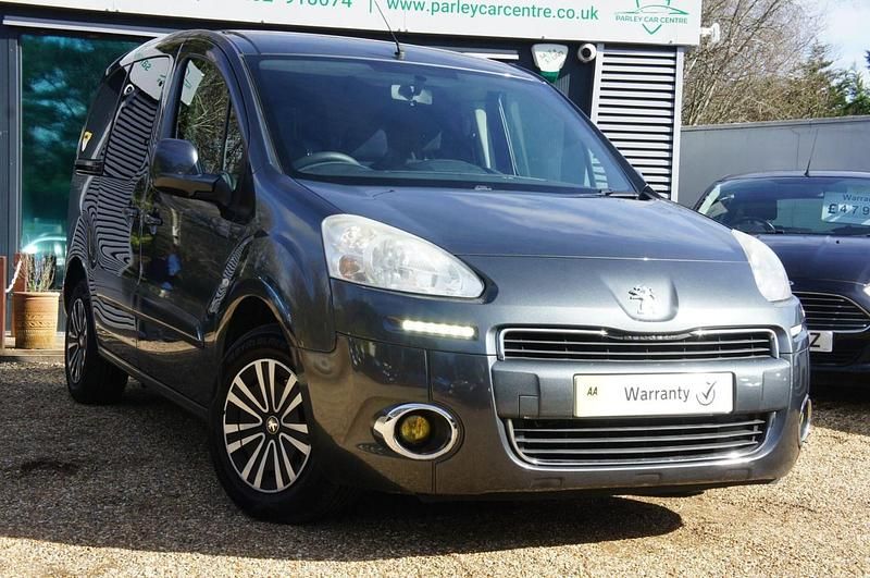 Used Peugeot TePee S 92 HP (67 kW) 2013 Grey MPV