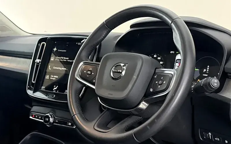 Used Volvo XC40 Inscription 262 HP (192 kW) 2021 White SUV