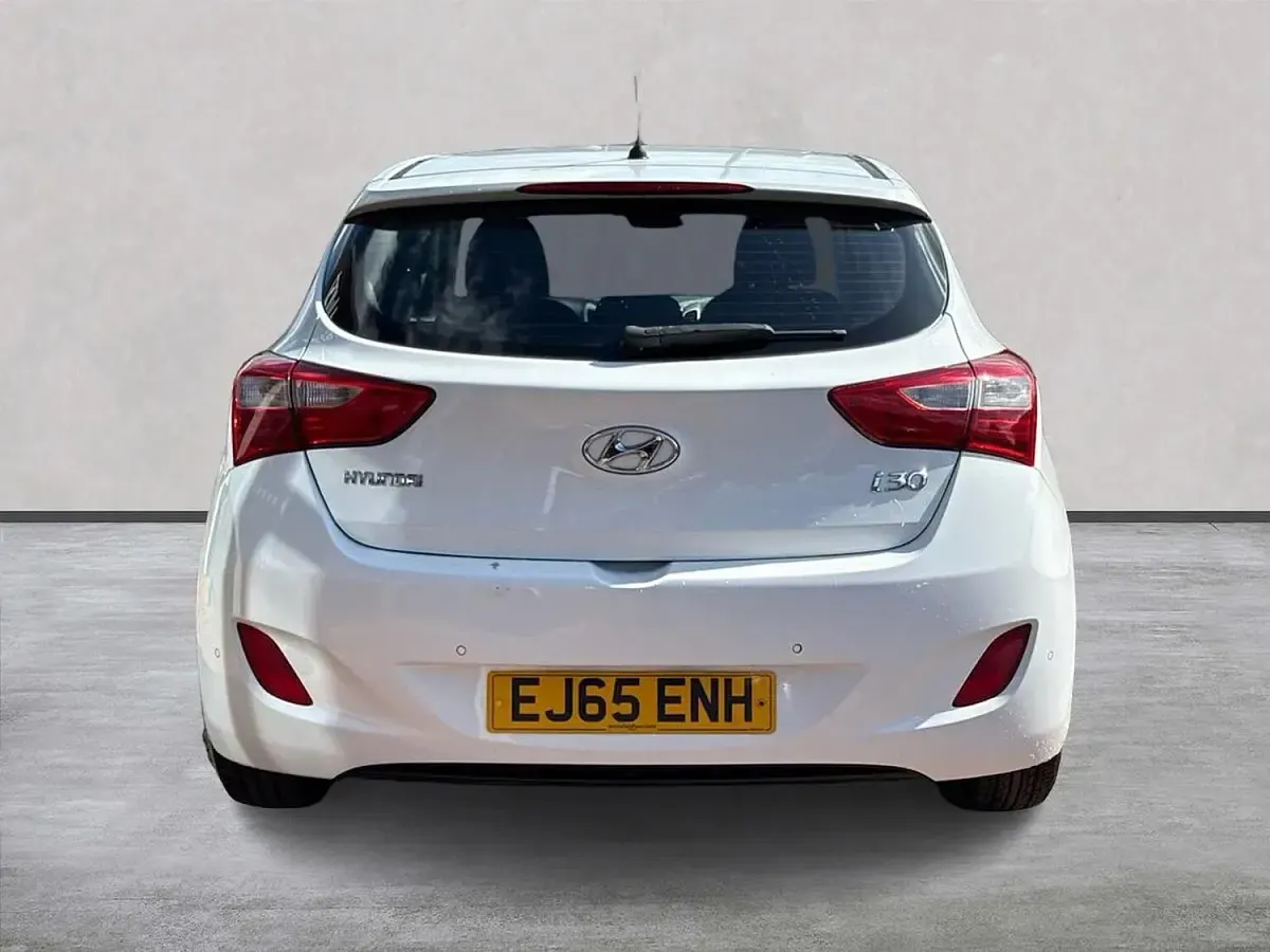 Begagnad Hyundai i30 SE 110 HK (80 kW) 2015 Vit Halvkombi