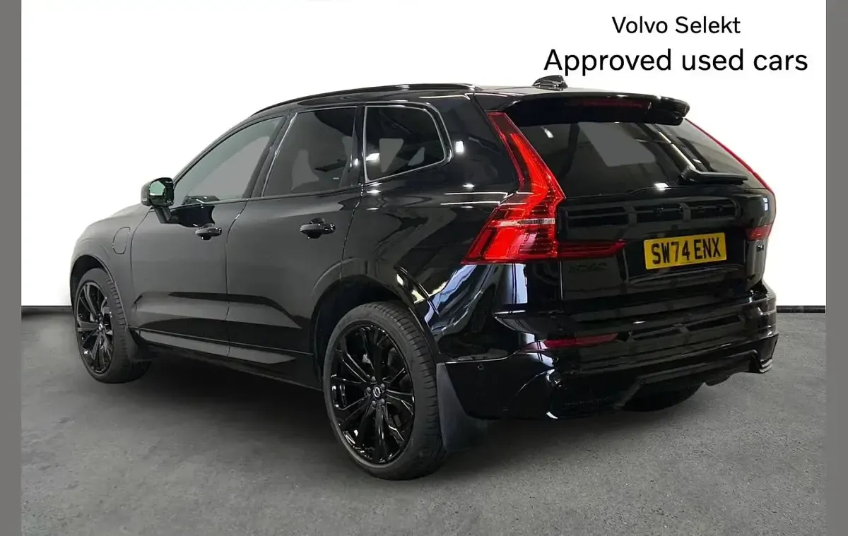 Used Volvo XC60 Plus 350 HP (257 kW) 2024 Black SUV