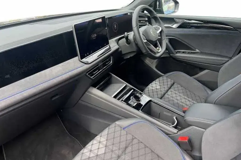 Used VW Tiguan R-line 150 HP (110 kW) 2026 Grenadilla black SUV