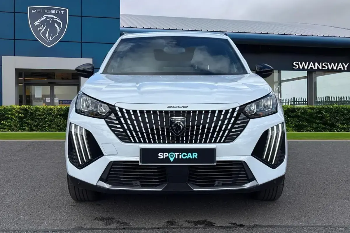 Begagnad Peugeot e-2008 Allure 98 kW (134 HK) 2024 Vit SUV
