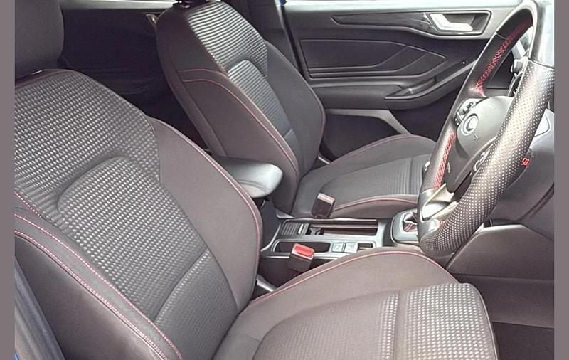 Used Ford Focus ST-Line 123 HP (90 kW) 2021 Blue Hatchback