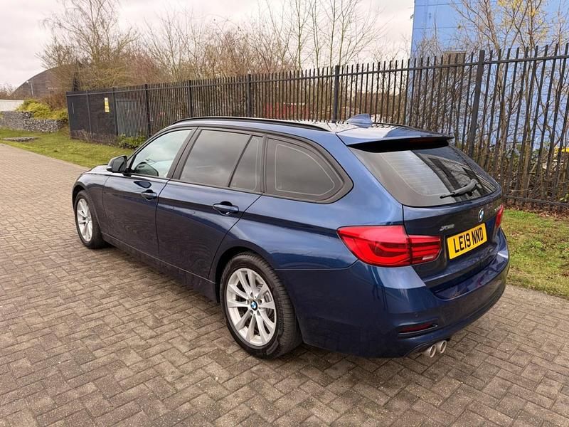 Usado BMW 330 M Sport 2019 Azul Familiar