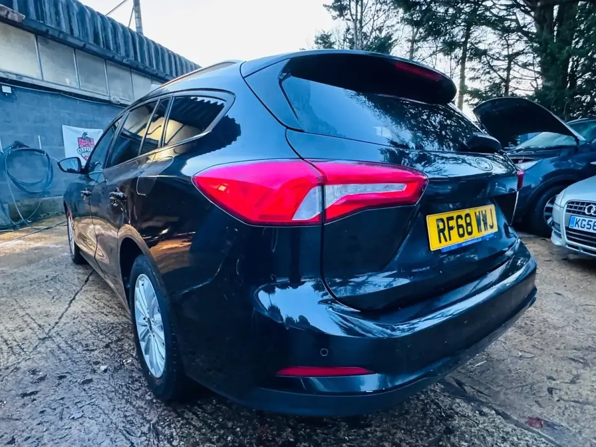 Usado Ford Focus Titanium 120 HP (88 kW) 2018 Preto Carrinha