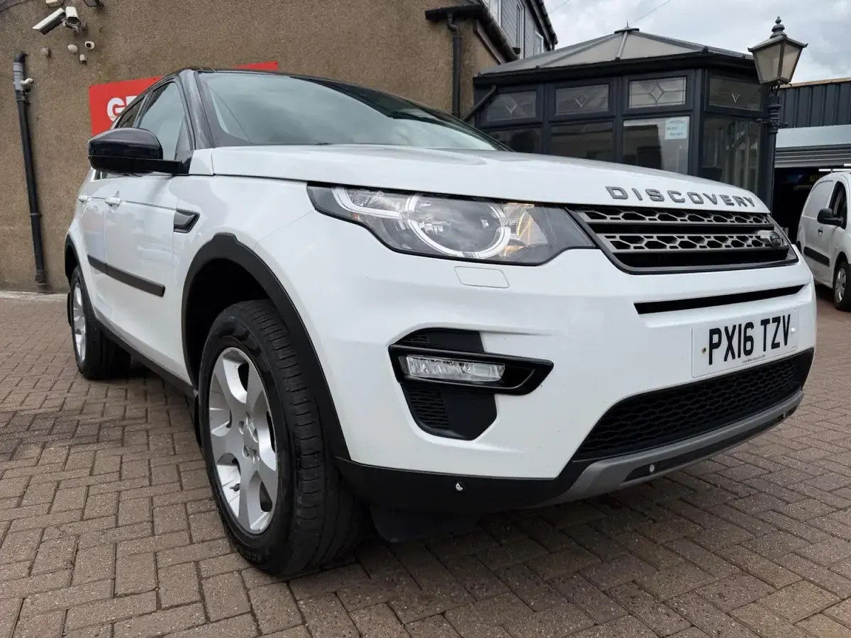 Used Land Rover Discovery 4 SE 2016 White SUV