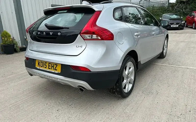 Usado Volvo V40 190 CV (139 kW) 2015 Utilitario