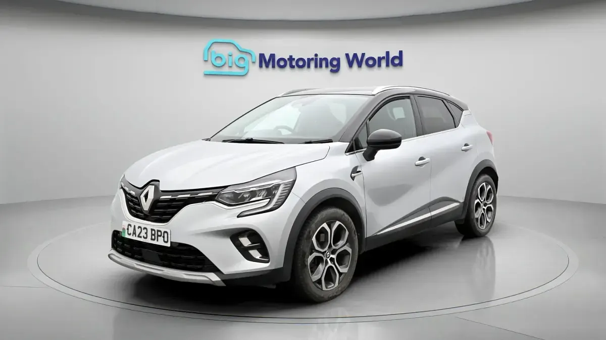 Begagnad Renault Captur Techno 143 HK (105 kW) 2023 Grå SUV