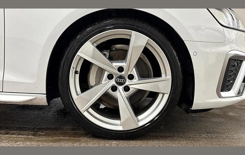 Used Audi A4 S-Line 200 HP (147 kW) 2024 White Estate