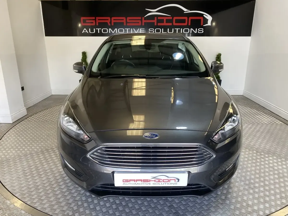 Used Ford Focus Zetec 120 HP (88 kW) 2016 Grey Hatchback