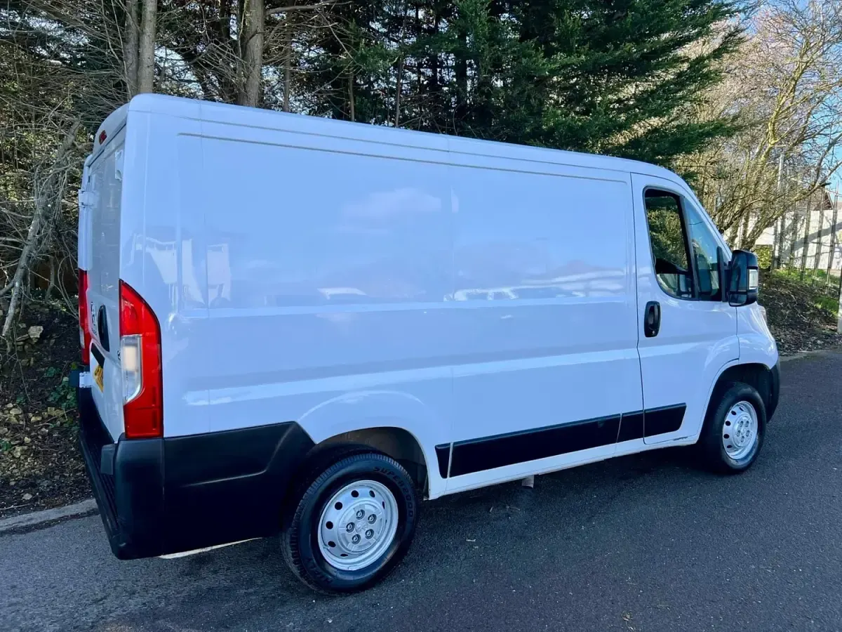 Second-hand Peugeot Boxer 120 CP (88 kW) 2021 Alb Van