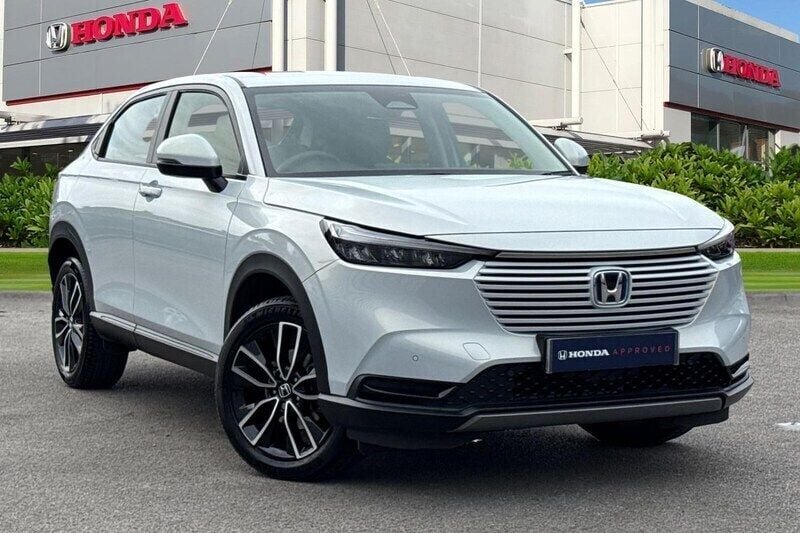 Platinum white Used 2024 Honda HR-V Elegance SUV | £24,495 (Fair price) - Image 1/4
