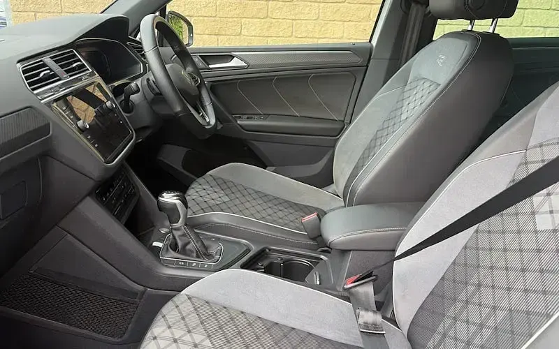 Used VW Tiguan R-line 150 HP (110 kW) 2023 White SUV