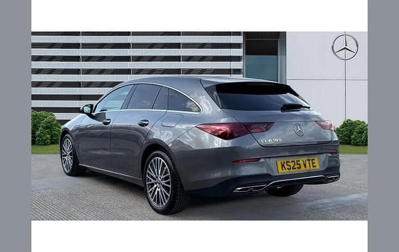 Usado Mercedes CLA180 Executive 134 CV (98 kW) 2025 Gris Berlina