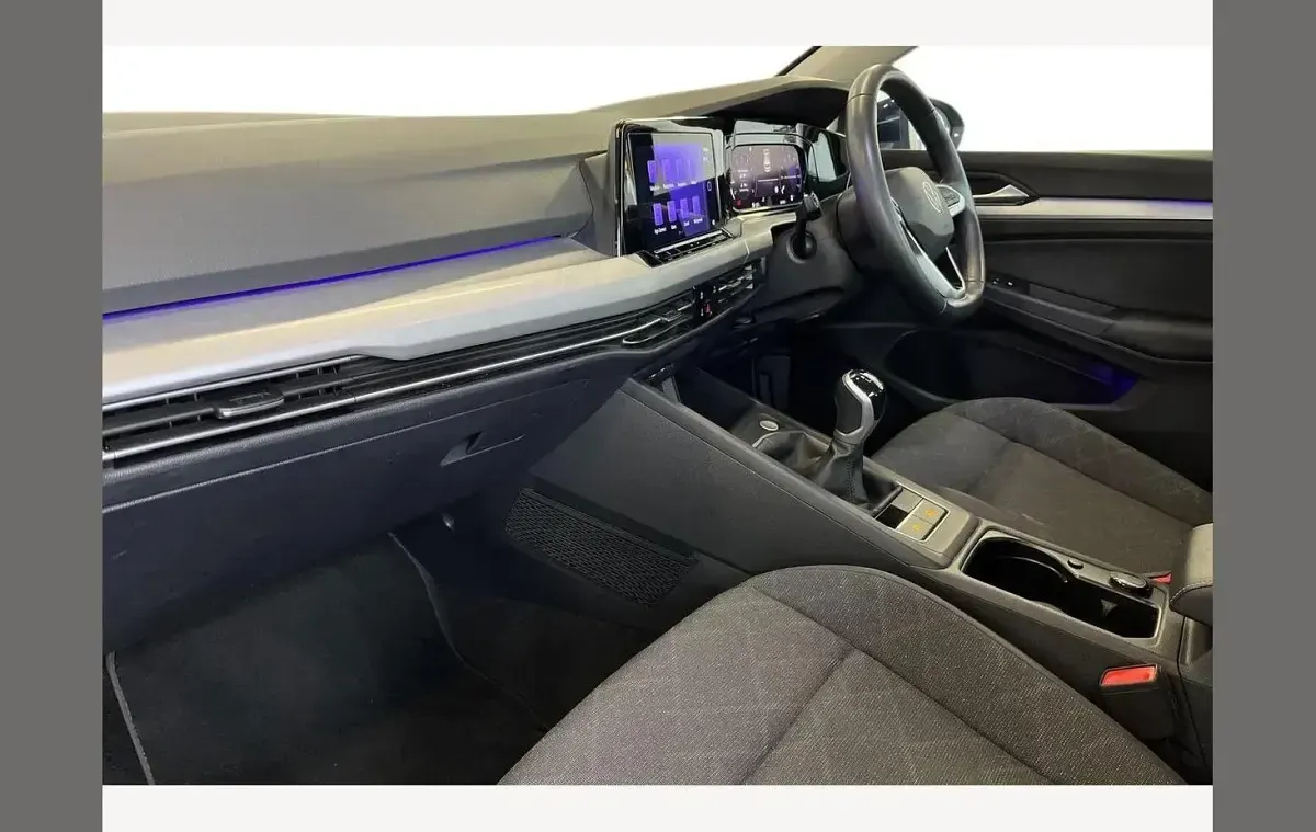 Used VW Golf VIII Life 150 HP (110 kW) 2023 Blue Hatchback